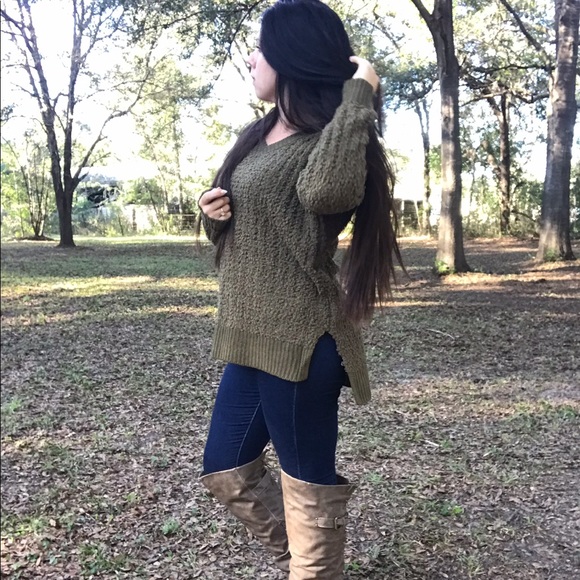 Sweaters - << Olive Green Popcorn Sweater >>